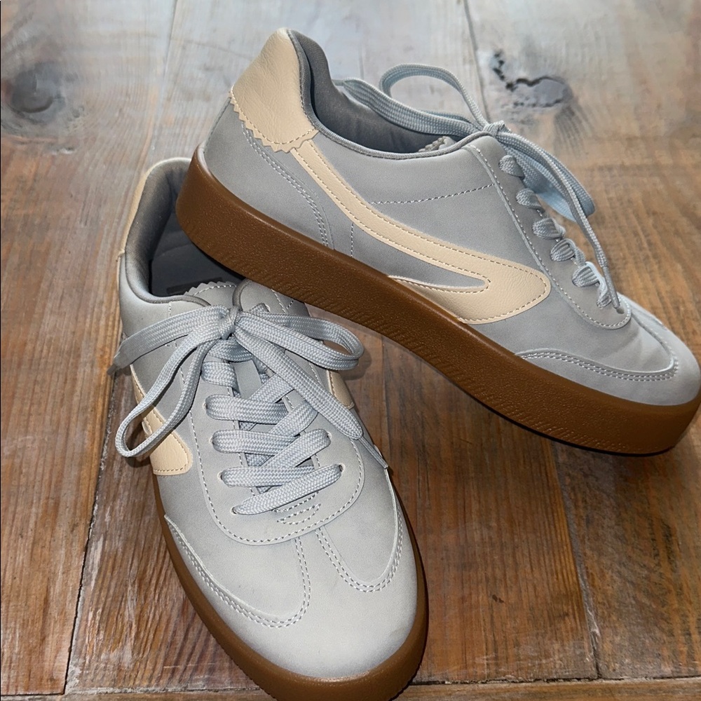 Dolce Vita Women's Voyage Sneaker Light Blue and White Sneakers 7 - Picture 11 of 11